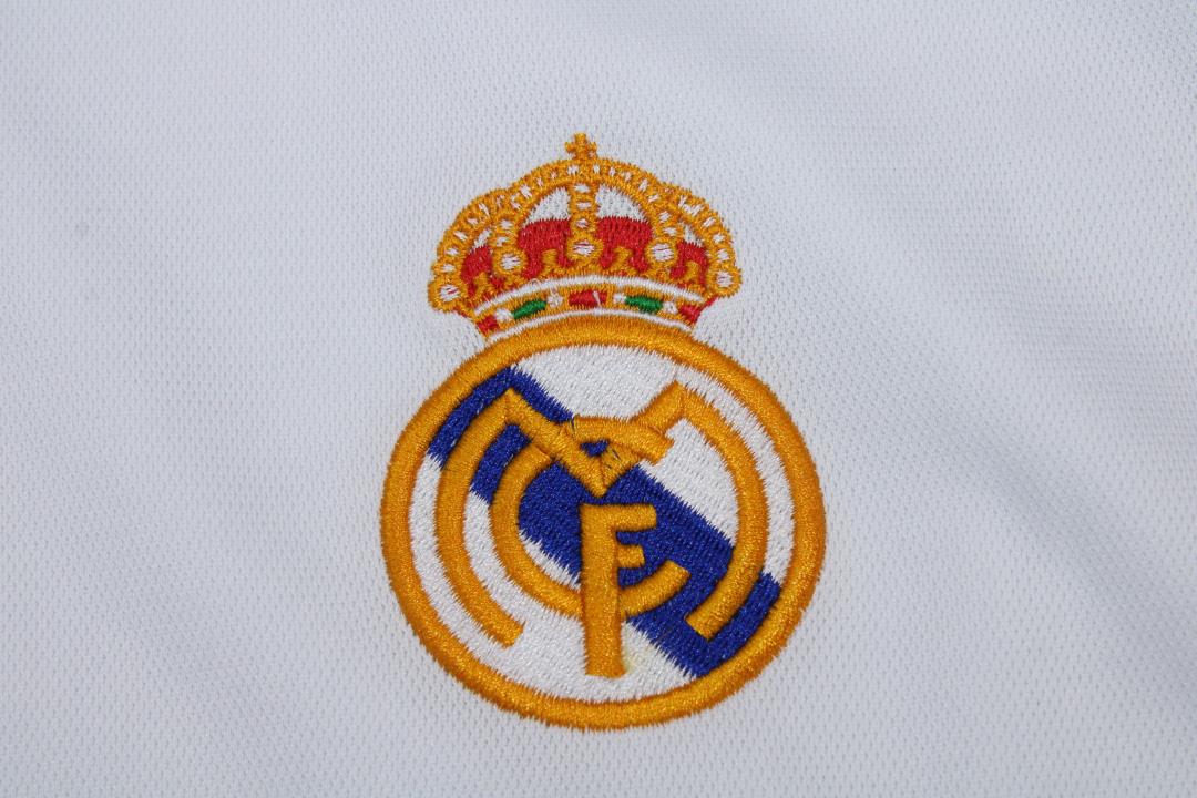 EQUIPACIÓN RETRO REAL MADRID 2000-01