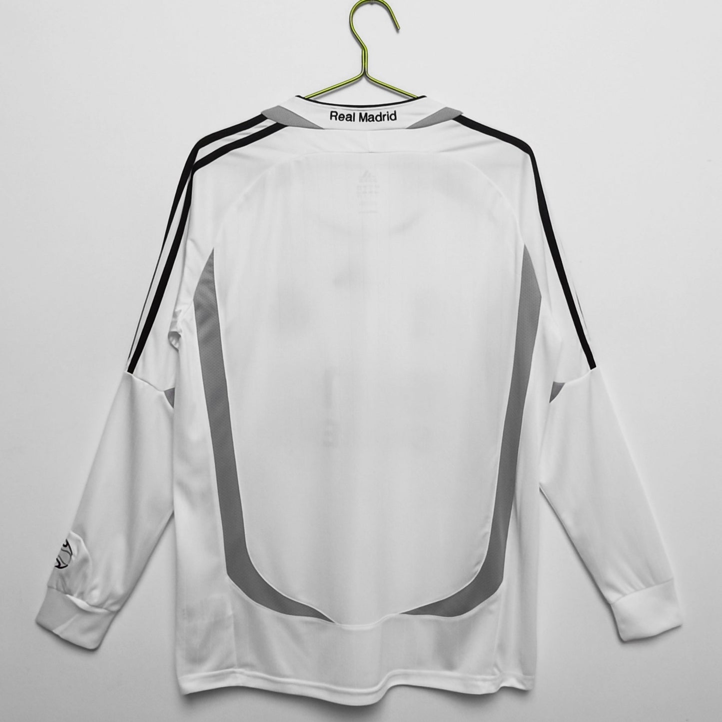 EQUIPACIÓN RETRO REAL MADRID 2006-07 MANGA LARGA
