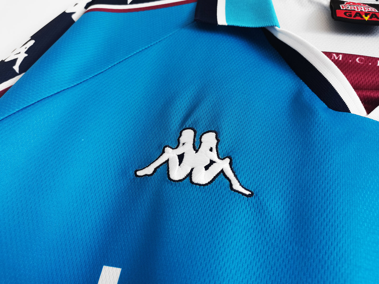 EQUIPACIÓN RETRO MANCHESTER CITY 1997-98