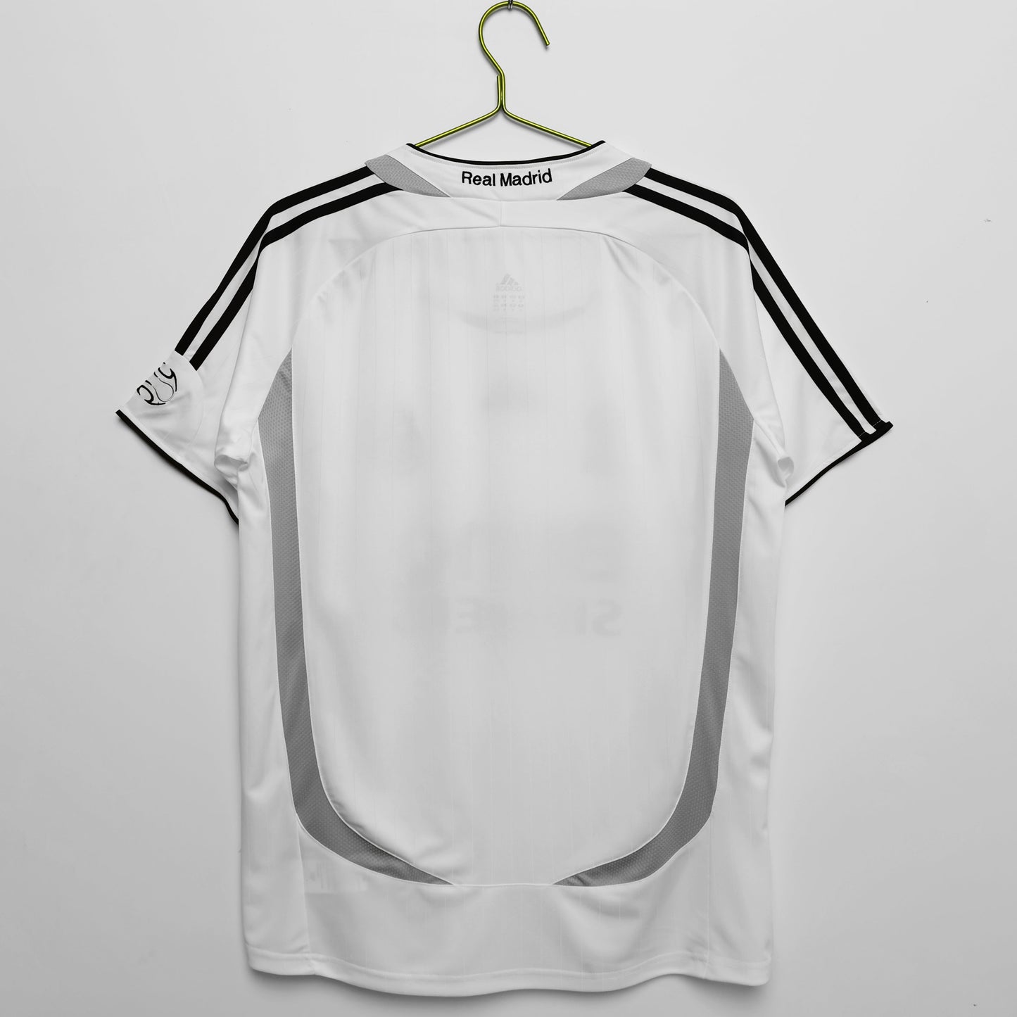 EQUIPACIÓN RETRO REAL MADRID 2006-07