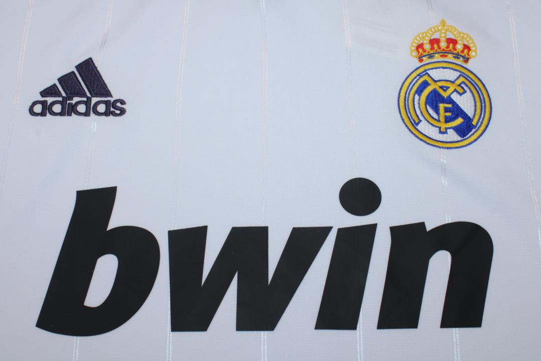 EQUIPACIÓN RETRO REAL MADRID 2012-13