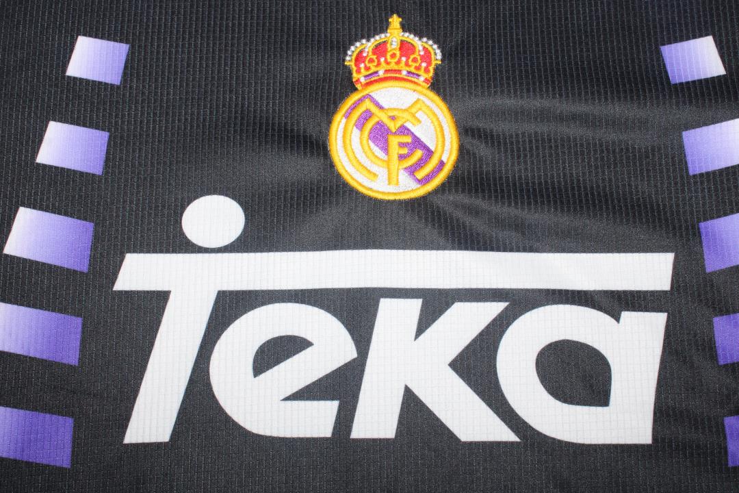 EQUIPACIÓN RETRO REAL MADRID 1997-98