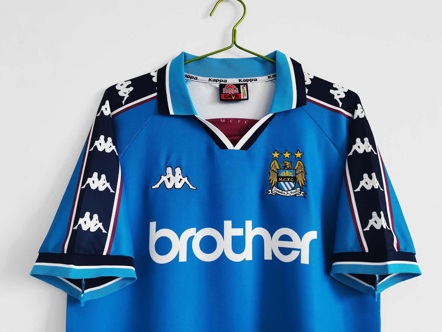 EQUIPACIÓN RETRO MANCHESTER CITY 1997-98