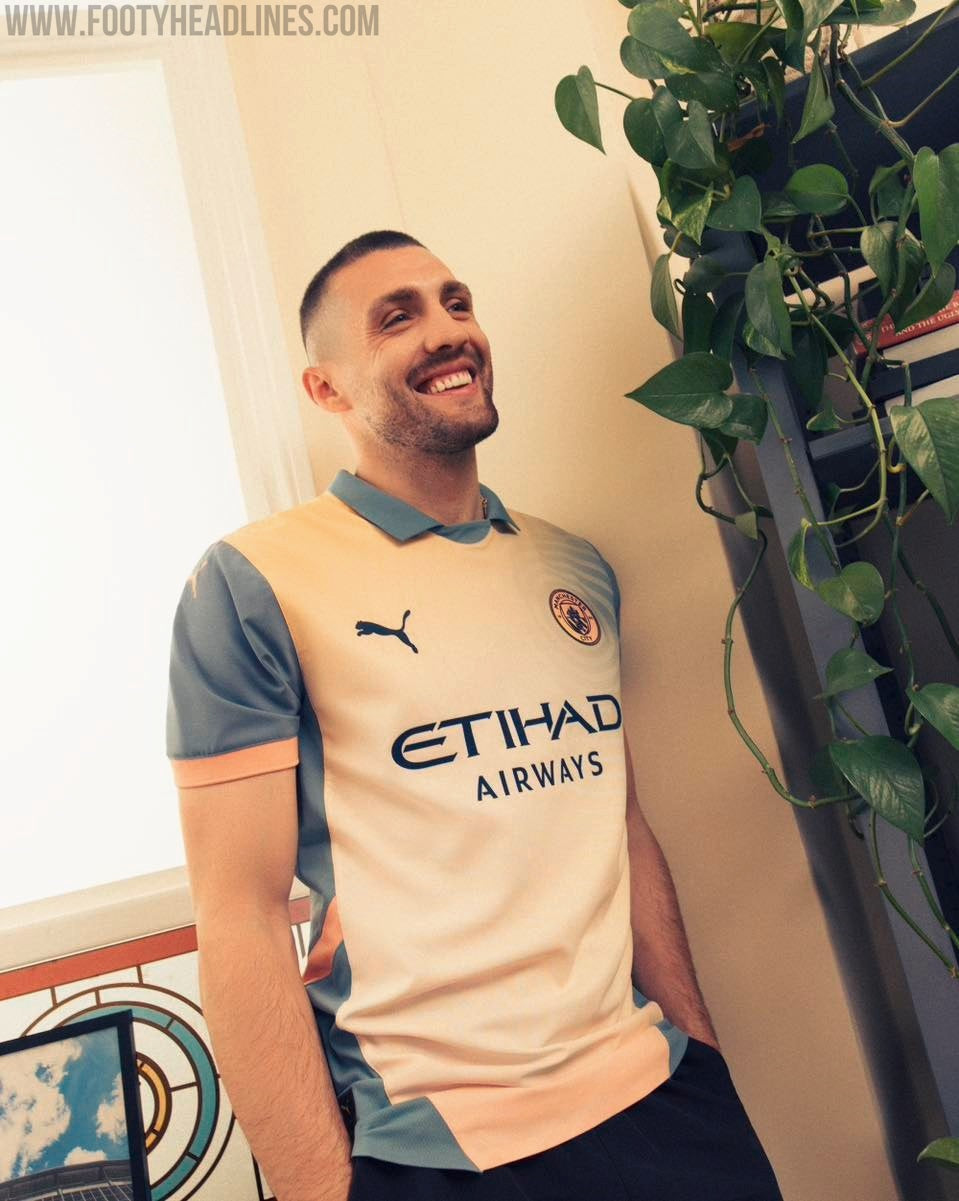 EQUIPACIÓN MANCHESTER CITY FT OASIS 2024-25