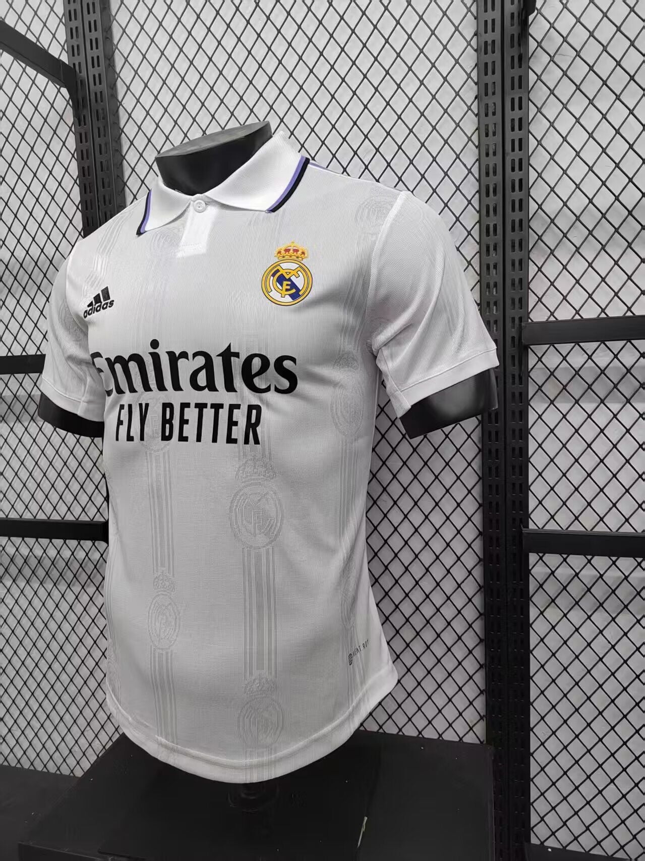 EQUIPACIÓN RETRO REAL MADRID 2022-23