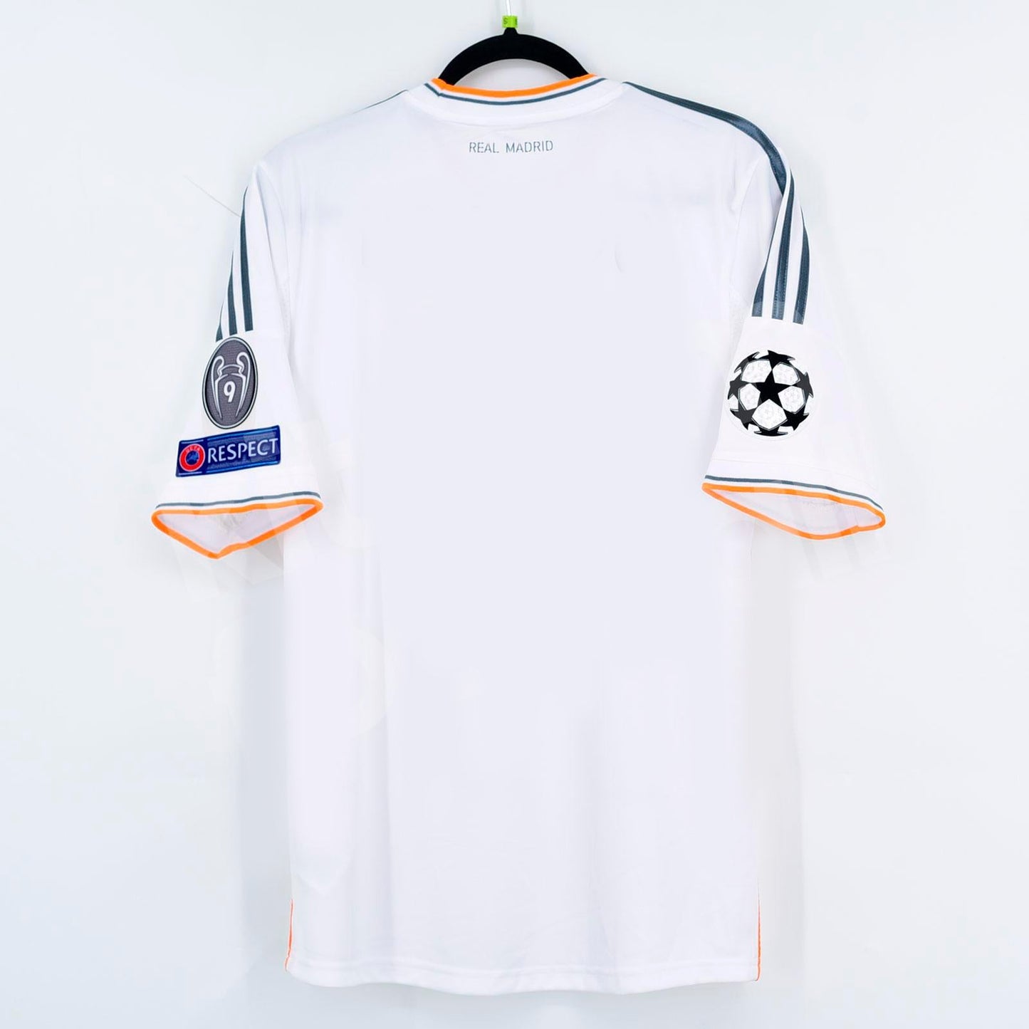 EQUIPACIÓN RETRO REAL MADRID 2014 (EDICIÓN DÉCIMA CHAMPIONS)